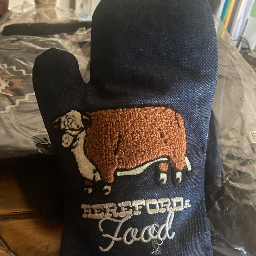 Three-piece potholder set (two hands, one square) quality embroidery cows